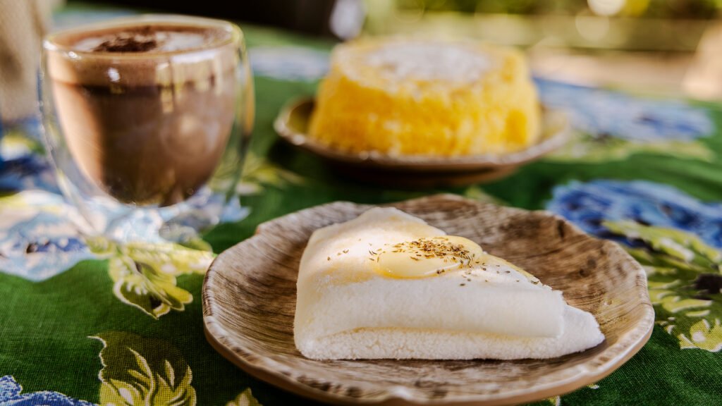 Prato típico amazônico - tapioca com chocolate e cuscuz, na Ilha do Combú, próximo à Belem do Pará