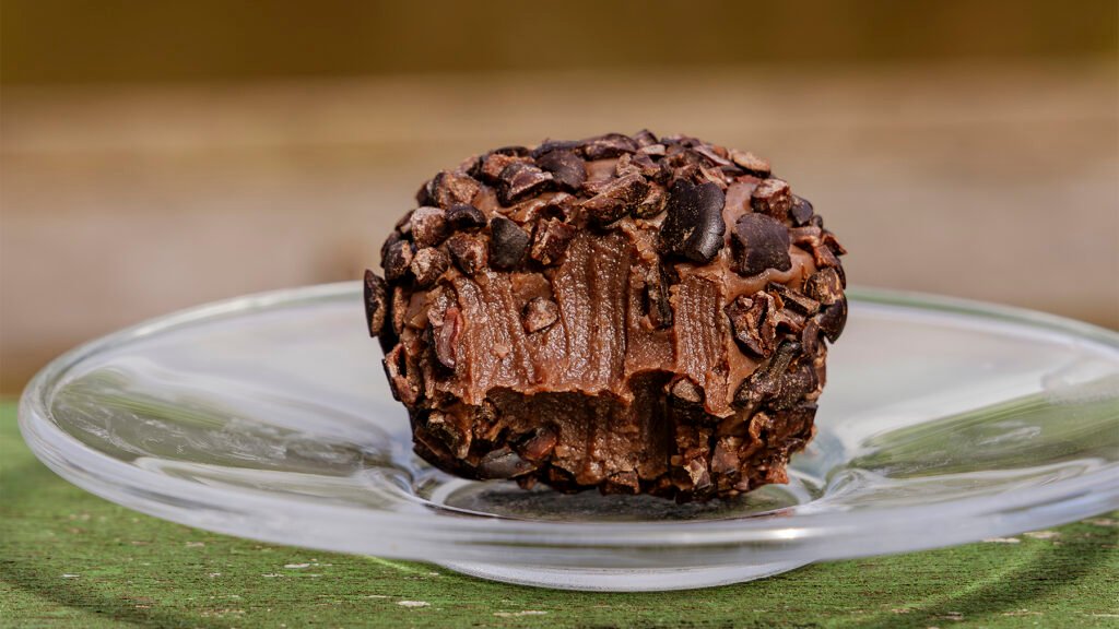 Brigadeiro de chocolate artesanal amazônico, produzido com cacau nativo da Ilha do Combú,  pela Filha Do Combú