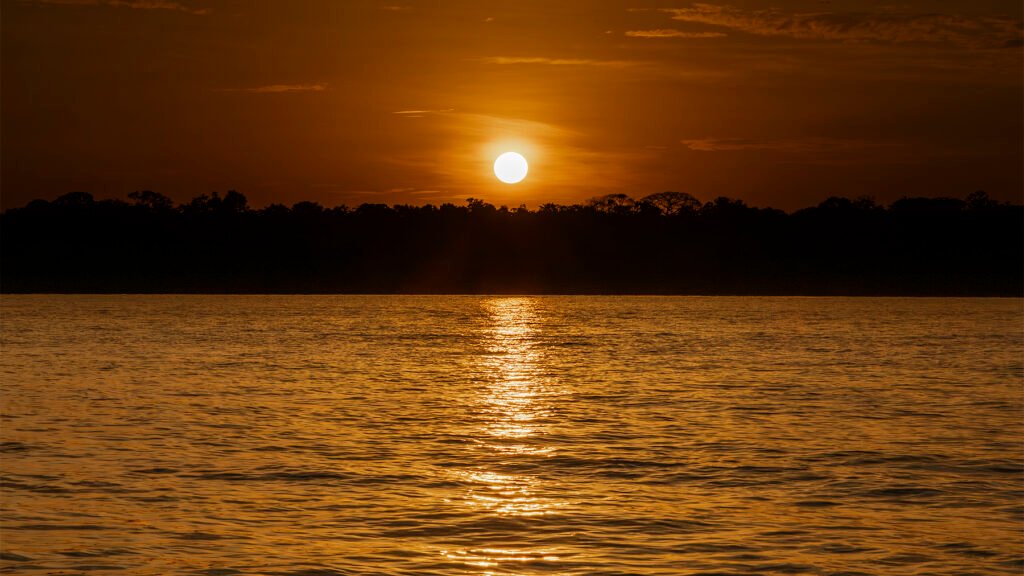Pôr do sol no rio Guamá na Ilha do Combú