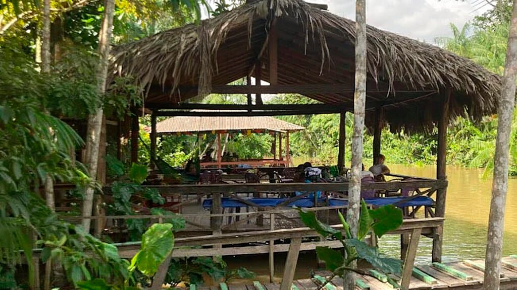 Restaurante Canto dos Pássaros na Ilha do Combú.